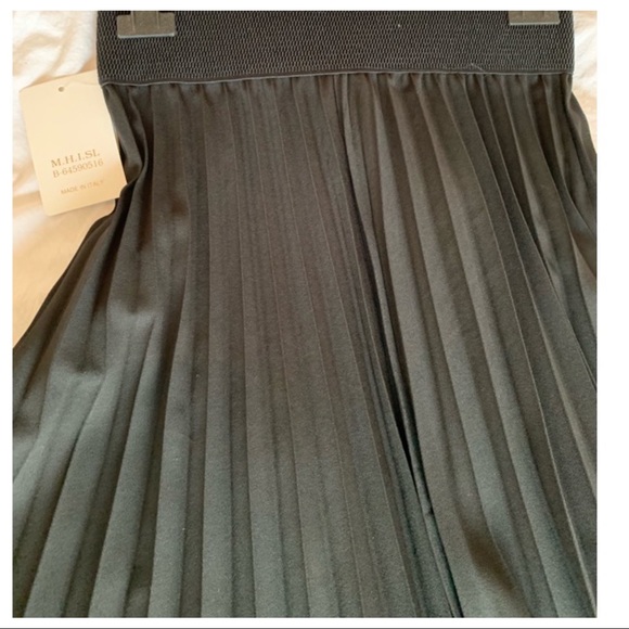 ✨LAST1✨MADE IN ITALY✨ Gorgeous Pleated Black skirt - Picture 4 of 5